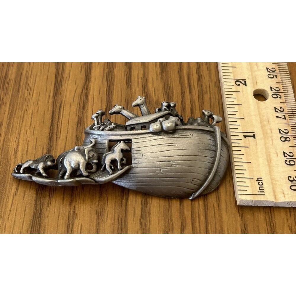 Pewter Noah’s Ark Brooch Pin Biblical Religious Silver Tone AJC Signed - Picture 7 of 7